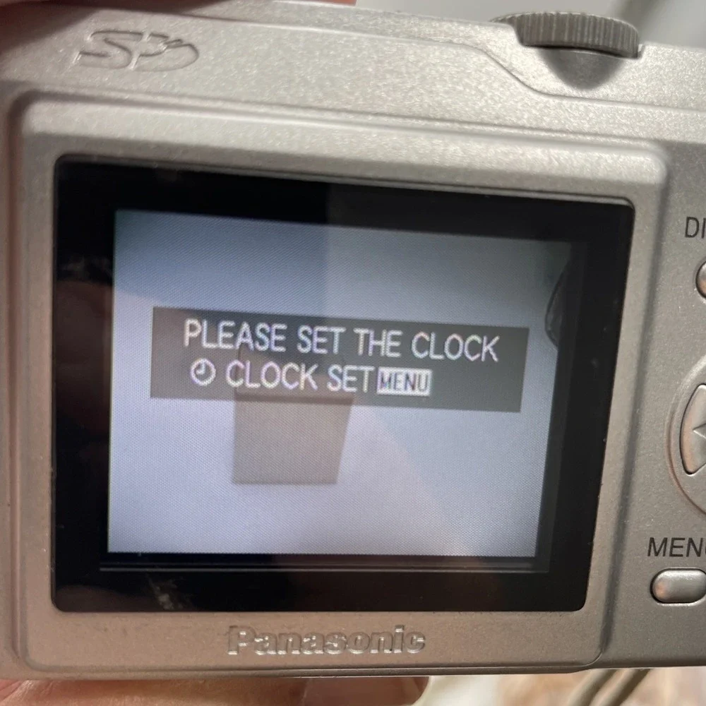 Panasonic LUMIX DMC-LZ2 5.0MP Digital Camera 24X Zoom+Battery